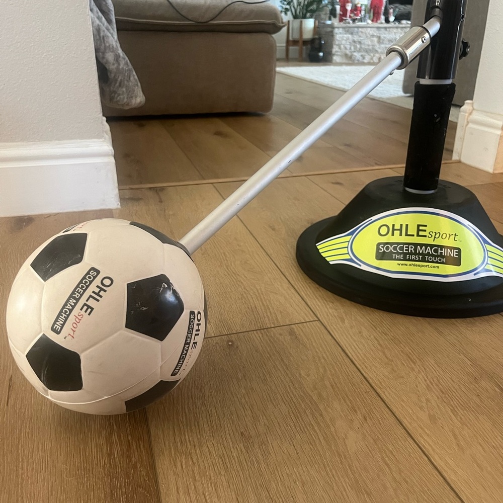 Soccer Training Tool - OHLE soccer solo training machine/rebound trainer
